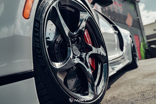 Фото дисков Anrky XR-105 Глянцевый темный лак на Bugatti Chiron