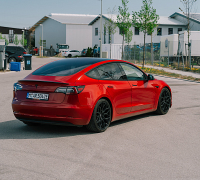 Фото дисков Vossen HF-2 на Tesla Model 3