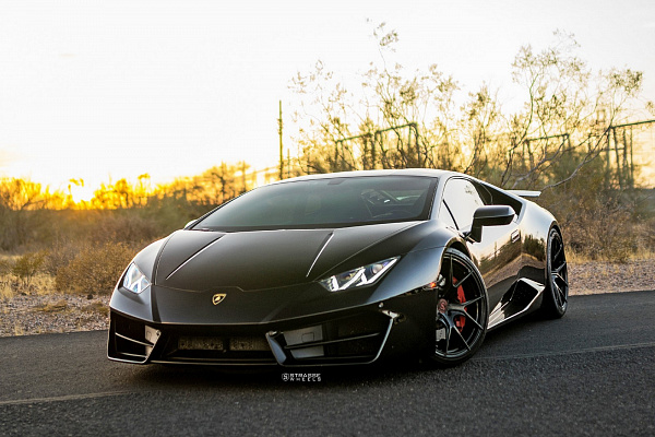 Фото дисков Strasse Wheels SM5R Deep Concave Monoblock Черный глянец на Lamborghini Huracan