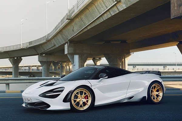 Фото дисков Strasse Wheels SM5R Deep Concave FS Сатиновое золото на McLaren 720S