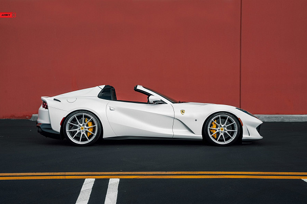 Фото дисков Anrky AN12 Глянцевый лак на Ferrari 812