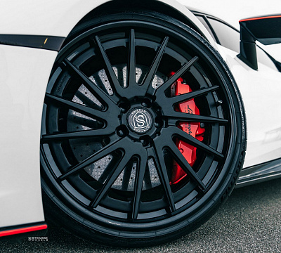 Фото дисков Strasse Wheels SV15T Deep Concave FS на Lamborghini Huracan