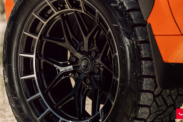 Фото дисков Vossen HFX-1 (6-Lug) Черный глянец на Toyota Sequoia III