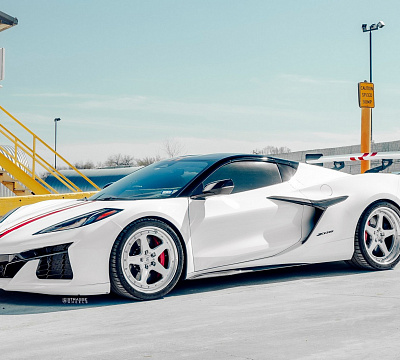Фото дисков Strasse Wheels S5 Track на Chevrolet Corvette C8