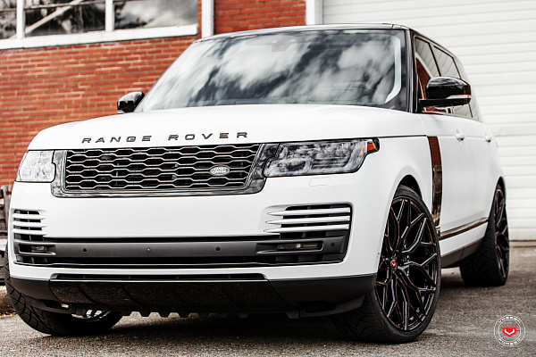 Фото дисков Vossen S17-01 Глянцевый тонированный лак на Range Rover IV