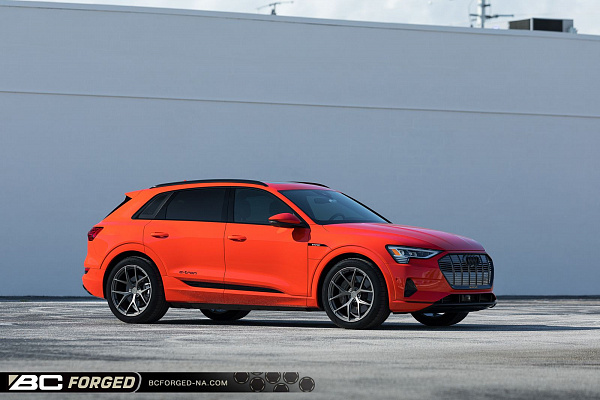 Фото дисков BC Forged RZ21 Глянцевый графит на Audi E-tron