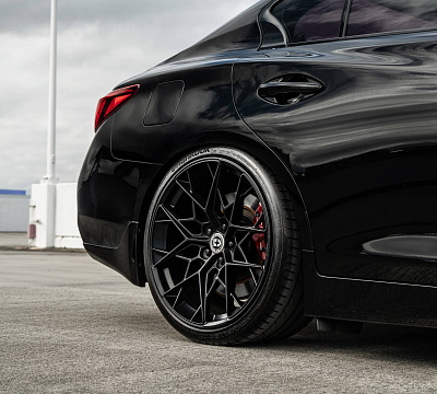 Фото дисков HRE FF10 на Infiniti Q50