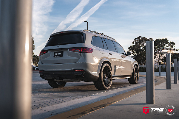 Фото дисков Vossen S17-16 Черный глянец на Mercedes-Benz GLS (X167)