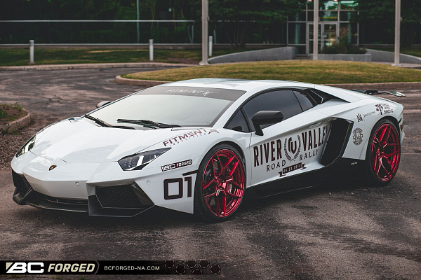 Фото дисков BC Forged HC053 Красный глянец на Lamborghini Aventador