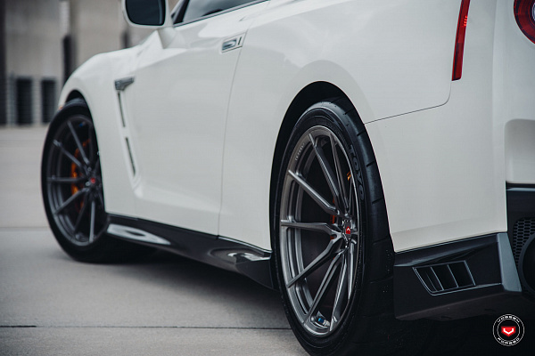 Фото дисков Vossen M-X2 Глянцевый темный лак на Nissan GT-R