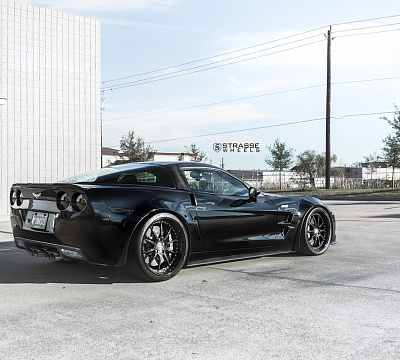 Фото дисков Strasse Wheels R10 Signature на Chevrolet Corvette C6