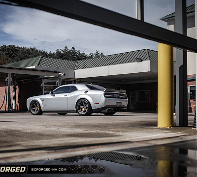 Фото дисков BC Forged LE05 // MLE05 на Dodge Challenger III
