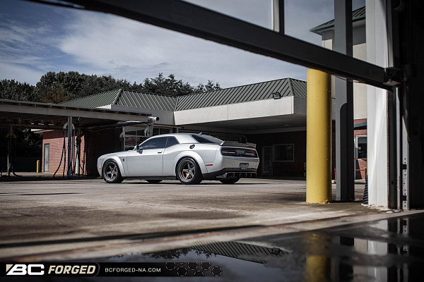 Фото дисков BC Forged LE05 // MLE05 Матовый графит на Dodge Challenger III