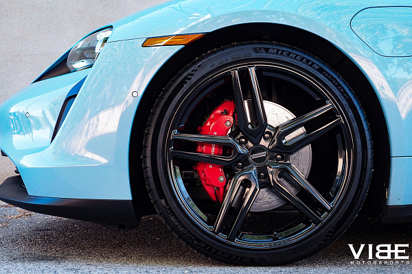 Фото дисков Vossen HF-1 Черный глянец на Porsche Taycan I