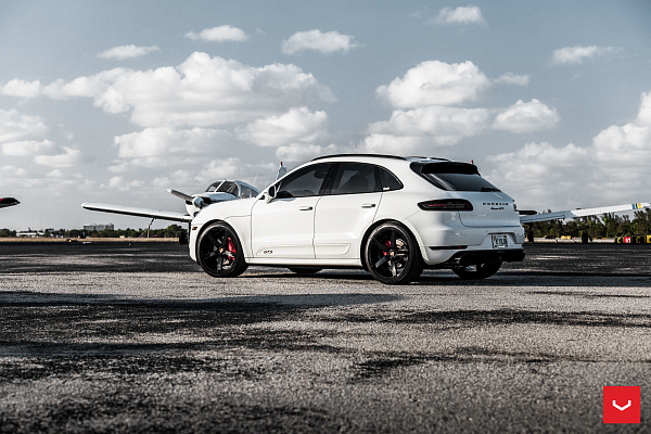 Фото дисков Vossen CV3 Черный глянец на Porsche Macan I