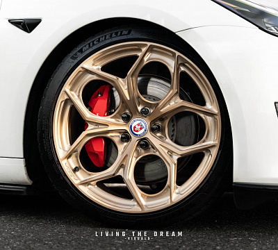 Фото дисков HRE P111SC на Tesla Model 3