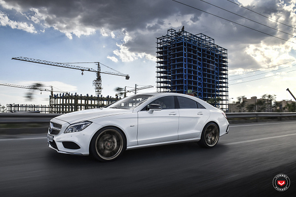 Фото дисков Vossen M-X3 Глянцевая шампань на Mercedes-Benz CLS (C218)