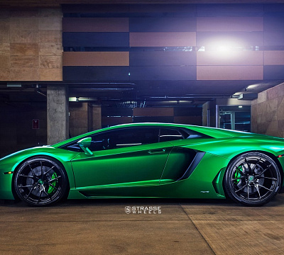 Фото дисков Strasse Wheels SM5R Deep Concave Monoblock на Lamborghini Aventador