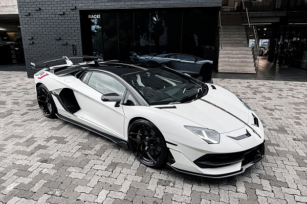 Фото дисков Brixton Forged PF5 Черный глянец на Lamborghini Aventador