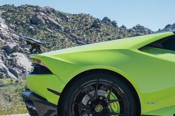 Фото дисков Strasse Wheels SM5R Deep Concave Monoblock Другой цвет на Lamborghini Huracan