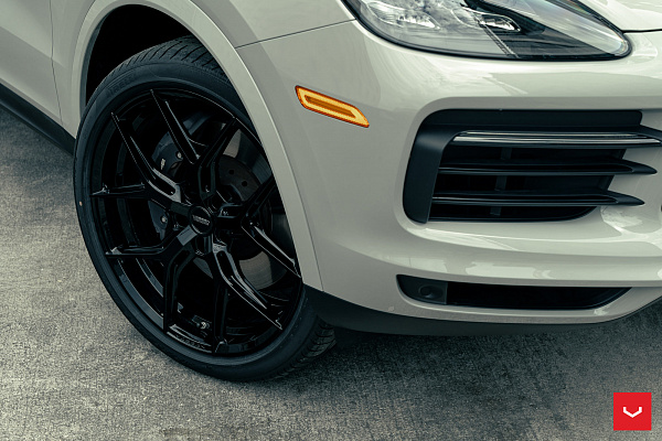 Фото дисков Vossen HF-5 Черный глянец на Porsche Cayenne III