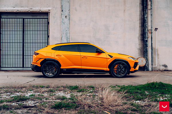 Фото дисков Vossen HF-7 Черный глянец на Lamborghini Urus