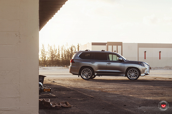Фото дисков Vossen S17-01 Глянцевый лак на Lexus LX III