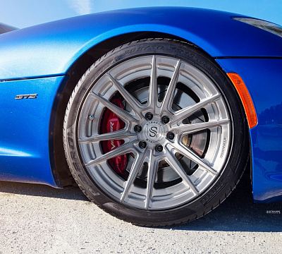 Фото дисков Strasse Wheels SV12 Deep Concave Duoblock на Dodge Viper