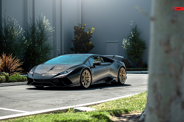 Фото дисков Anrky AN22 Сатиновая шампань на Lamborghini Huracan