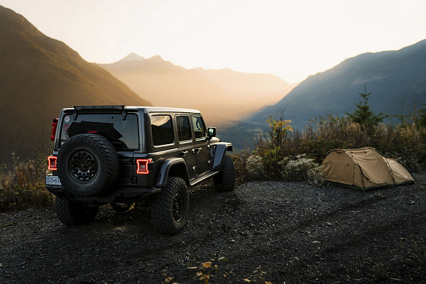 Фото дисков Black Rhino FUJI Черный сатин на Jeep Wrangler IV (JL)
