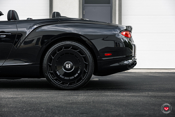 Фото дисков Vossen LC3-11T Черный глянец на Bentley Continental GT III
