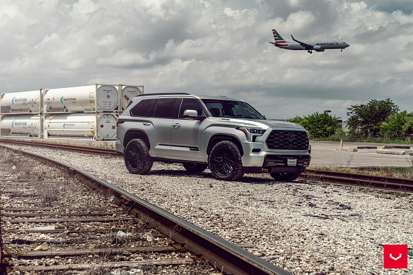 Фото дисков Vossen HF6-5 Черный глянец на Toyota Sequoia III