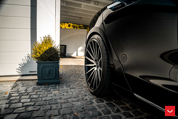 Фото дисков Vossen VFS-2 Глянцевый темный лак на Tesla Model S