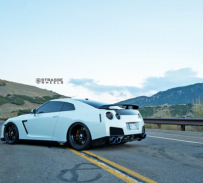 Фото дисков Strasse Wheels R10 Performance на Nissan GT-R