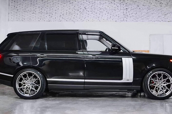 Фото дисков HRE FF10 Серебро на Land Rover Range Rover IV