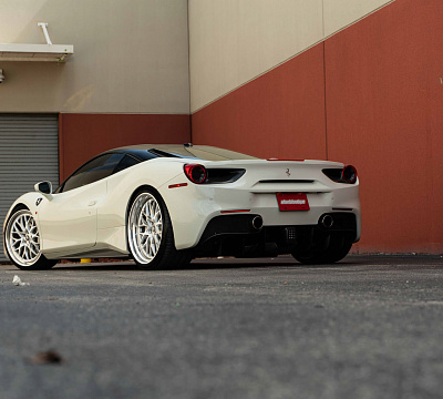 Фото дисков HRE 520 на Ferrari 488