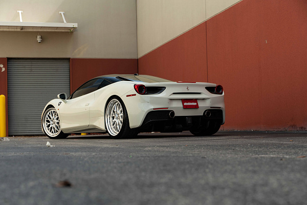 Фото дисков HRE 520 Глянцевый лак на Ferrari 488