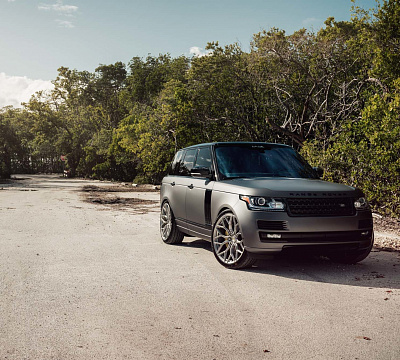 Фото дисков Vossen S17-01 на Land Rover Range Rover IV