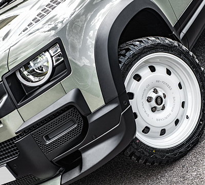 Фото дисков Kahn British Heritage RS на Land Rover Defender II