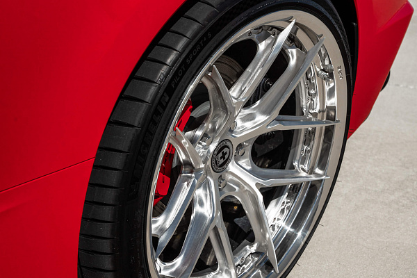 Фото дисков HRE S101SC Глянцевый лак на Chevrolet Corvette C8