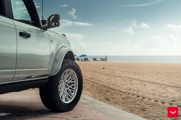 Фото дисков Vossen HF6-5 Серебро на Ford Bronco