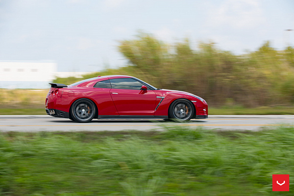 Фото дисков Vossen VFS-6 Глянцевый графит на Nissan GT-R