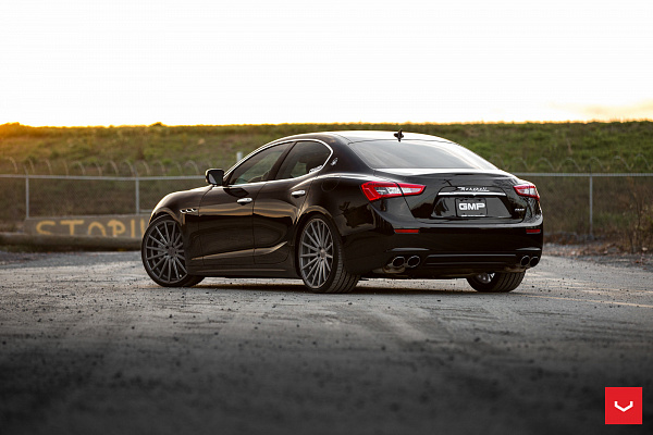 Фото дисков Vossen VFS-2 Глянцевый графит на Maserati Ghibli
