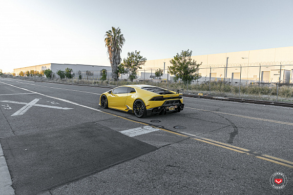 Фото дисков Vossen EVO-6T Черный глянец на Lamborghini Huracan