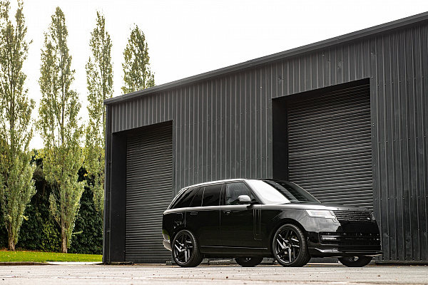 Фото дисков Kahn Type 52 RS Черный сатин на Land Rover Range Rover V