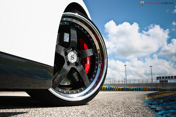 Фото дисков Strasse Wheels S5 Performance Другой цвет на Nissan GT-R