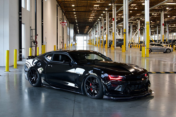 Фото дисков MRR FS06 Черный глянец на Chevrolet Camaro VI