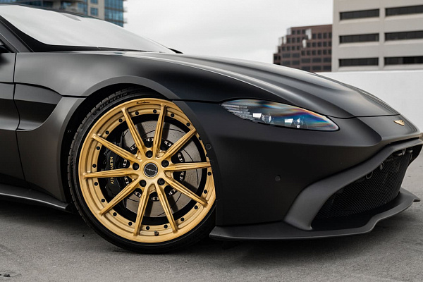 Фото дисков Brixton Forged R11-R Глянцевая шампань на Aston Martin Vantage 4