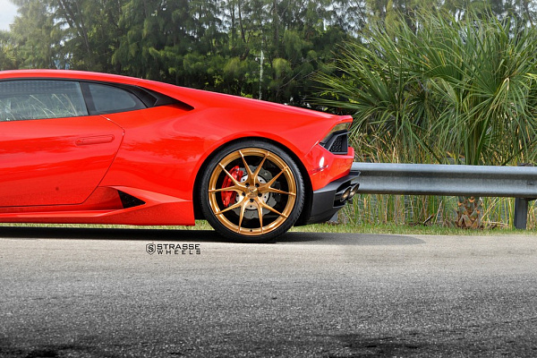 Фото дисков Strasse Wheels SM5R Deep Concave Monoblock Сатиновая медь на Lamborghini Huracan