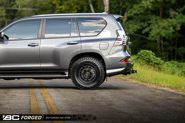 Фото дисков BC Forged LE72 // MLE72 Глянцевый темный лак на Lexus GX II